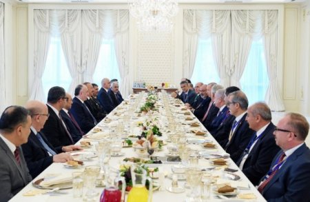 İlham Əliyev Ərdoğanı qəbul edir