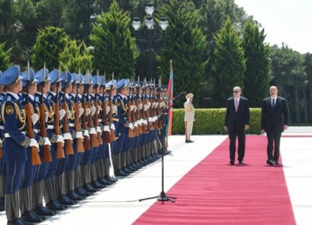 İlham Əliyev Ərdoğanı qəbul edir