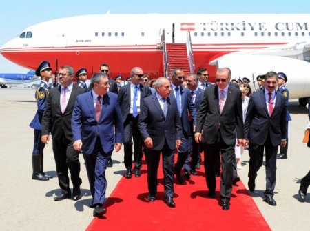 İlham Əliyev Ərdoğanı qəbul edir