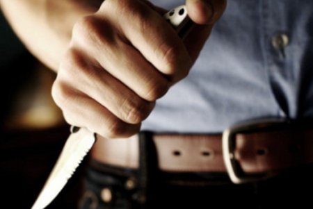 Gəncədə qiyamçı bıçaqla polisin düz ürəyindən vurdu