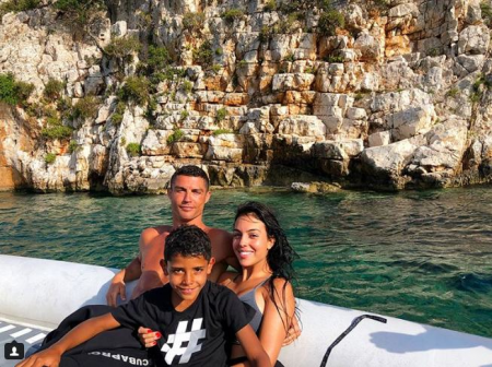Sevgilisi Ronaldu ilə intim fotosunu yaydı