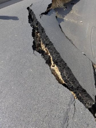 Bakının mərkəzində çökən yol bərpa edilir