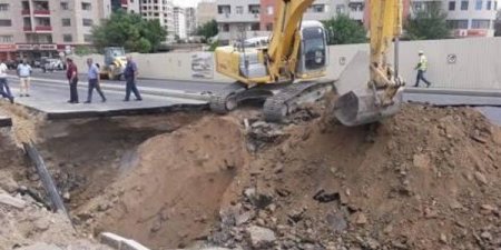 Bakıda çökmüş yolun altında gizli tunel aşkarlandı