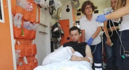 Məşhur azərbaycanlını kobra sancdı: Təcili Misirə aparıldı