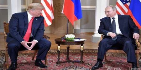 Donald Tramp Helsinki görüşündə Putinə göz vurub