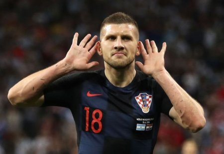 Xorvatiya millisinin futbolçusu bütün kəndçilərinin kredit borcunu bağladı