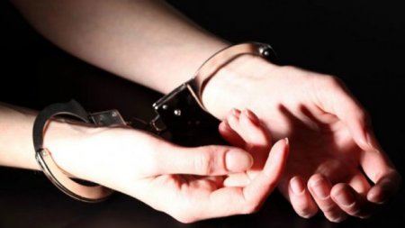 “Son zəng”ə gedən Aytən rəfiqəsini bıçaqladı