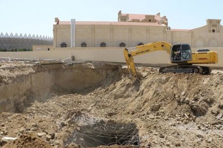 Çökmüş yolun altında ikimərtəbəli zirzəmi aşkarlanıb