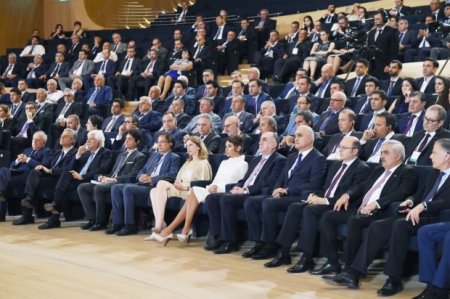 İlham Əliyev İtaliya şirkətlərini Azərbaycana daha çox yatırım qoymağa çağırır