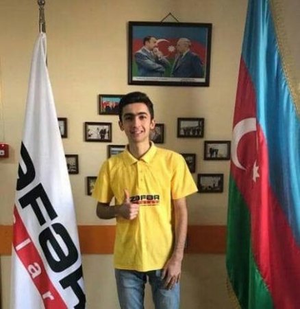 700 bal toplayan abituriyent danışdı