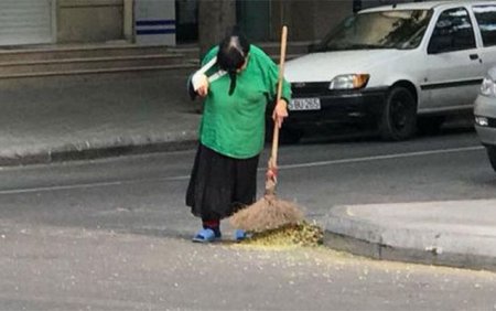 Qolu sınıq küçə süpürən qadın haqda yeni xəbər