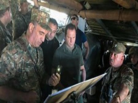 Ermənistanın müdafiə naziri ordunu Naxçıvanla sərhədə topladı