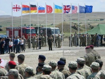Rusiya sərhədlərində “Abrams” tankları, “Apaçi” vertolyotları