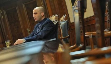 Mənsimovun dənizçiləri: “Bizi girov saxlayırlar...”
