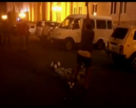 Ermənilərdən daha bir vandallıq: Milli Qəhrəmanımızın qəbirini dağıdıb, məzar daşını qırıb Xankəndi küçələrinə səpdilər