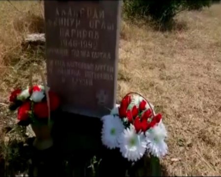 Ermənilərdən daha bir vandallıq: Milli Qəhrəmanımızın qəbirini dağıdıb, məzar daşını qırıb Xankəndi küçələrinə səpdilər