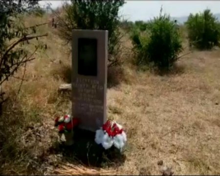 Ermənilərdən daha bir vandallıq: Milli Qəhrəmanımızın qəbirini dağıdıb, məzar daşını qırıb Xankəndi küçələrinə səpdilər