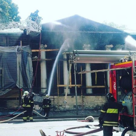 Yazıçı İvan Turgenevin ev-muzeyi yanıb külə döndü