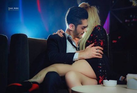 Azərbaycanlı aktrisa qumarı soyunmağa oynadı