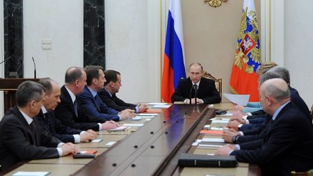 Putin Təhlükəsizlik Şurasını topladı