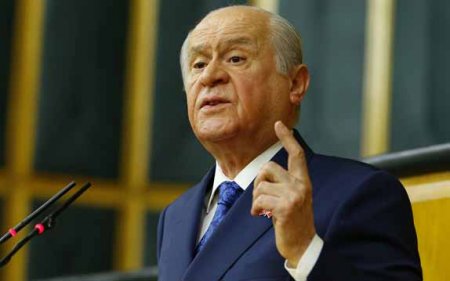 Türkiyədə valyuta böhranı: Baxçalı partiyanın dollarlarını lirəyə çevirmək təlimatı verdi