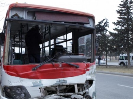 Bakıda marşrut avtobusu aşdı: ölən var