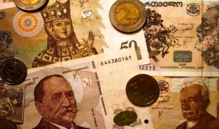 Daha bir qonşu ölkənin pulu ucuzlaşmağa başladı