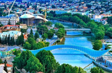 Yaşamaq üçün Gürcüstana köçmək istəyənlərin işi çətinləşir