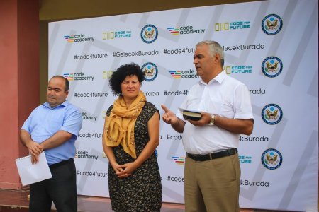 Biləsuvar məktəbliləri gələcəklərini kodlaşdıracaq