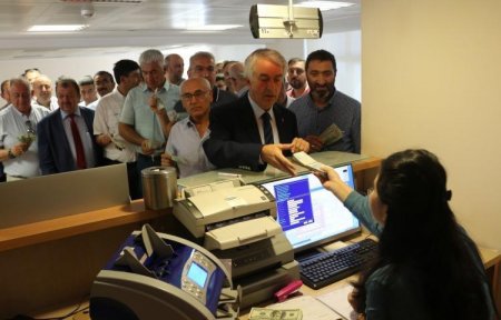 Dünyanı HEYRAN QOYAN FOTOLAR: Türklər dollara qarşı belə müharibə aparır