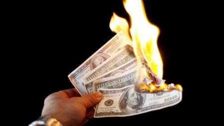 Türkiyə ABŞ-ı ÇÖKDÜRÜR: Dollar kəskin ucuzlaşır
