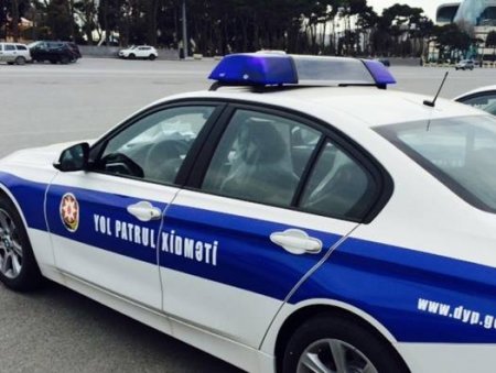 Xaçmazda qadın özünü hərəkətdə olan maşından atdı