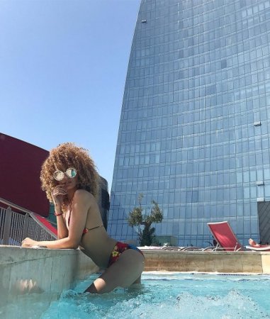ŞOK! - Məşhur azərbaycanlı model bakirəliyini 100 min avroya satışa çıxarıb