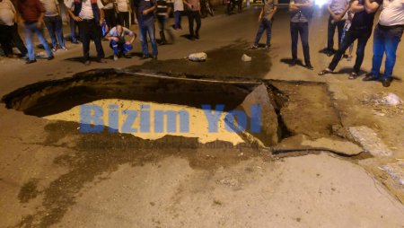 Sumqayıtda yol çökdü