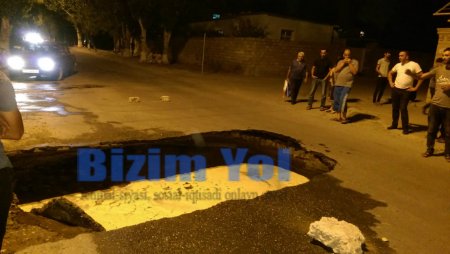 Sumqayıtda yol çökdü