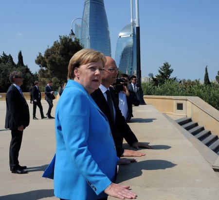 Almaniya kansleri Şəhidlər Xiyabanında