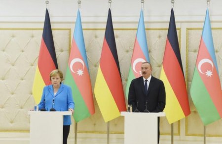 Merkel : “Qarabağ münaqişəsinin həllinə dəstək olmaq istərdik”