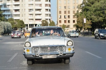 Bakıda klassik avtomobillərin yürüşü və sərgisi keçirilib