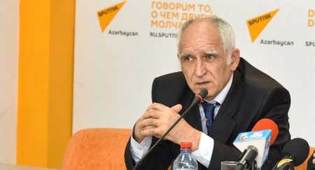 Təhsil eksperti: Məktəblərdə rus bölməsi ləğv olunmalıdır