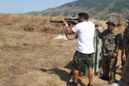 Erməni əsilli məşhur amerikalı qumarbaz Azərbaycan torpaqlarında atəş açır
