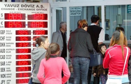 Bayram bitdi, dollar yenə üzü yuxarı getməyə başladı...
