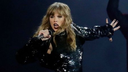 Konsertlərindən 202 milyon dollar qazanaraq rekord qırdı 