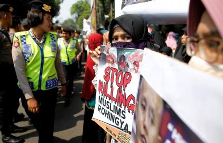 “Reuters”in iki müxbiri Myanmada 7 il həbs cəzasına məhkum edilib
