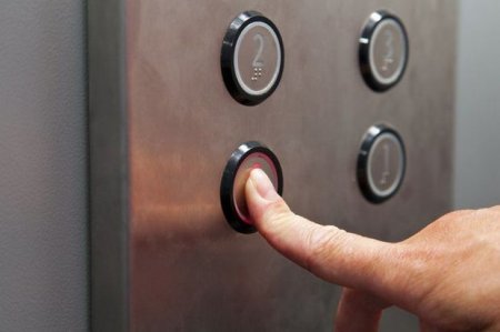 Bakıda ərəblərin olduğu lift qırılaraq yerə çırpıldı