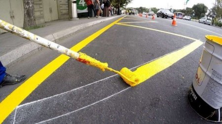 Bakının bəzi yollarında rənglənmə işləri aparılır