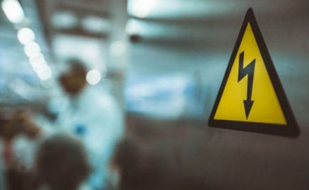 Azərbaycanda dəhşət: Ata ölən övladını xəstəxananın həyətində basdırdı