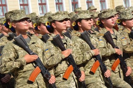 Ukraynada qadınlar da orduda xidmət edəcək