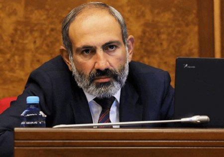 Paşinyan arvadının bərbərini özünə köməkçi təyin etdi