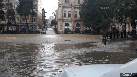 Bakı suyun altında qaldı