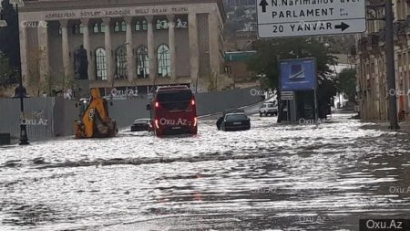 Bakı suyun altında qaldı
